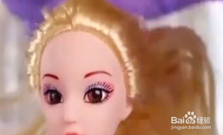 如何给芭比娃娃染头发？