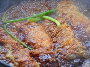 如何制作美味好吃的八宝腐皮卷