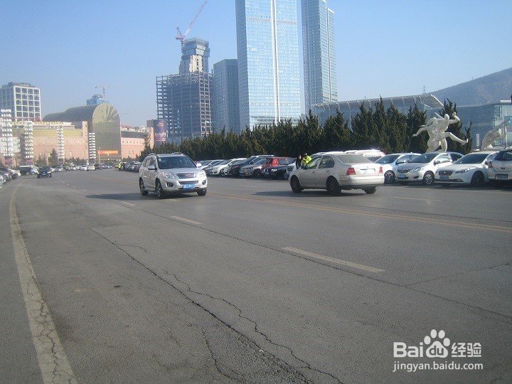 驾驶车辆的驾驶员怎样在城市中心安全驾驶