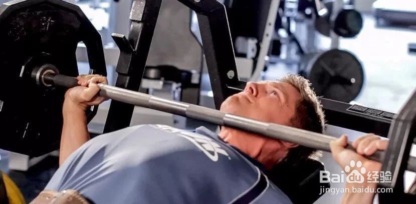 如何快速锻炼胸肌