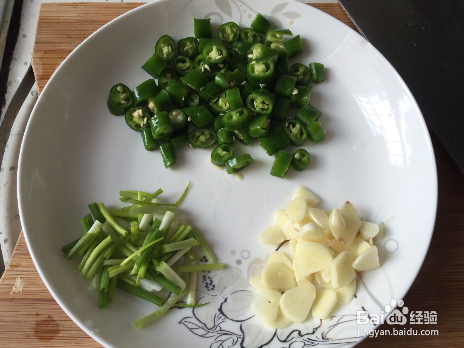 土豆烧排骨的做法