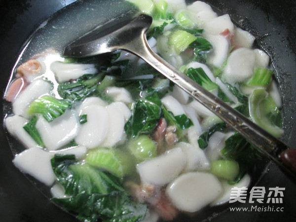 青菜腊鸡腿年糕汤