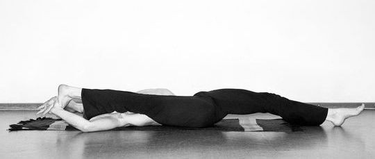 改善腿部线条（上）-治疗不同疾病的瑜伽体式