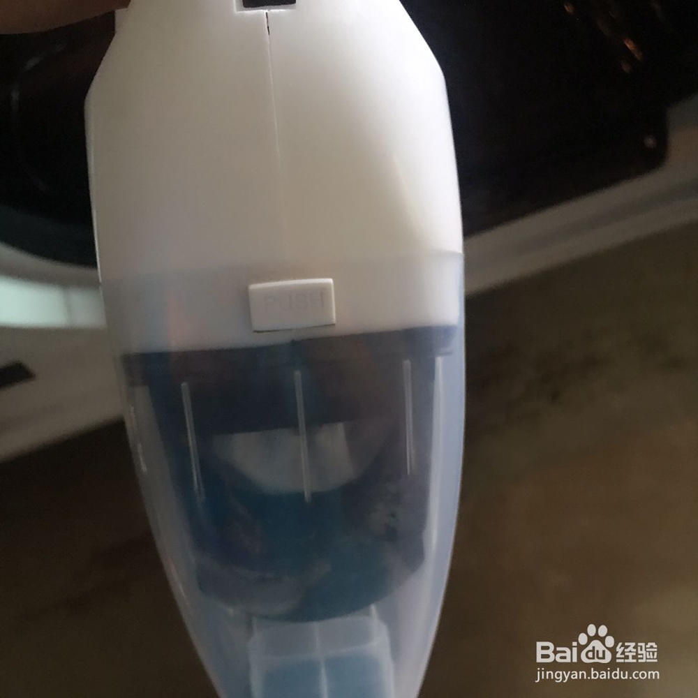 如何自己清理汽车灰尘
