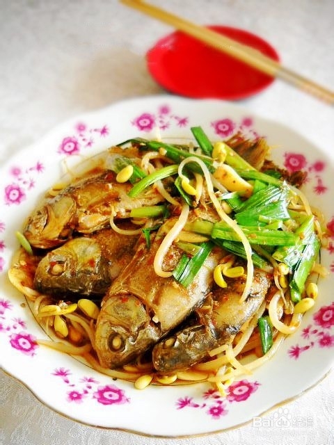 豆芽烧鲫鱼的制作方法