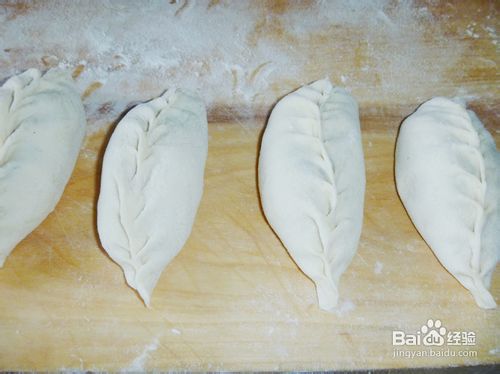 【怡汝私房百变面点】换个花样做煎包---小白菜柳叶煎包