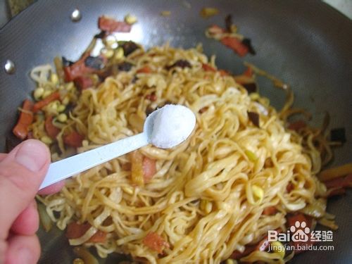 简单一招教你做出非常松散的焖面——豆芽焖面