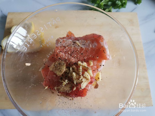 美味的炸三文鱼排