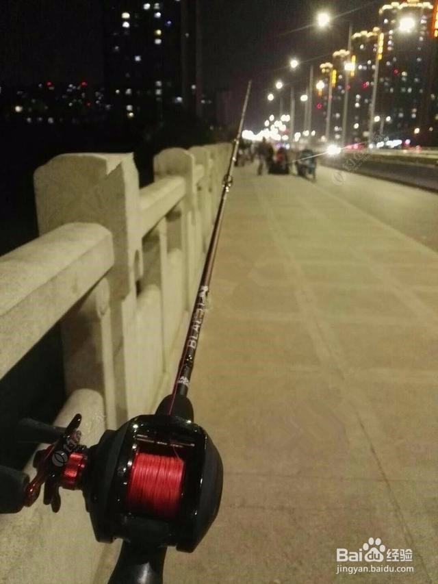 如何在桥上用筏竿钓翘嘴鱼