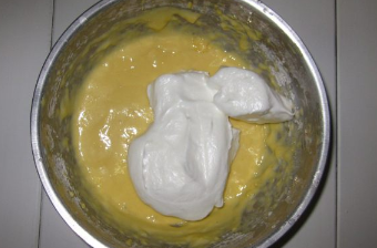 电饭煲版戚风蛋糕的制作方法