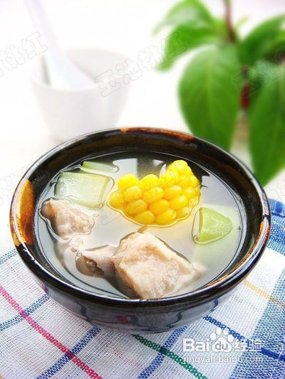 小儿补钙铁锌硒玉米葫芦瓜排骨汤的做法