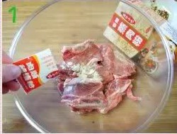 牛仔骨粉蒸南瓜盅