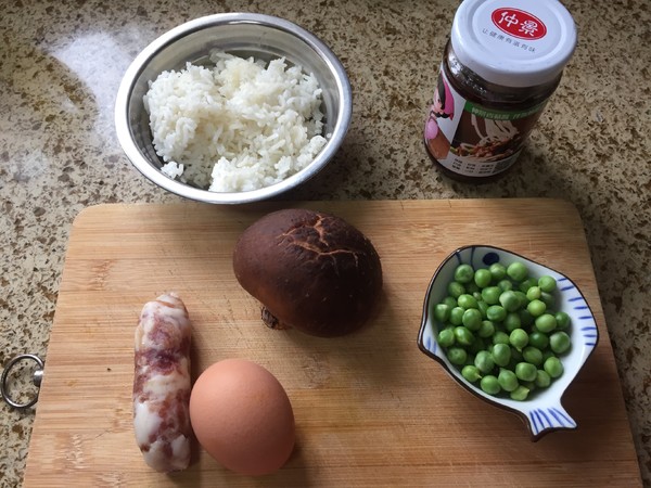 香菇酱炒饭的做法