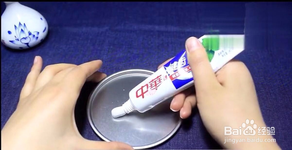 不用涂药，教你一招解决手脚干裂问题！