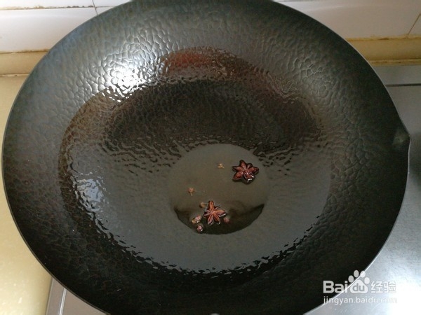 红蘑鸡翅炖宽粉的制作方法