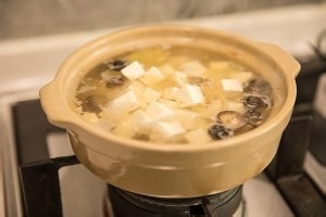 农家盐卤豆腐煲的做法
