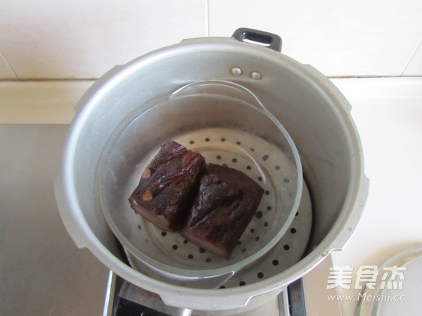腊肉炒泥蒿的做法