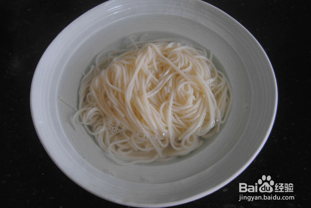 简单好吃的草菇肉酱面