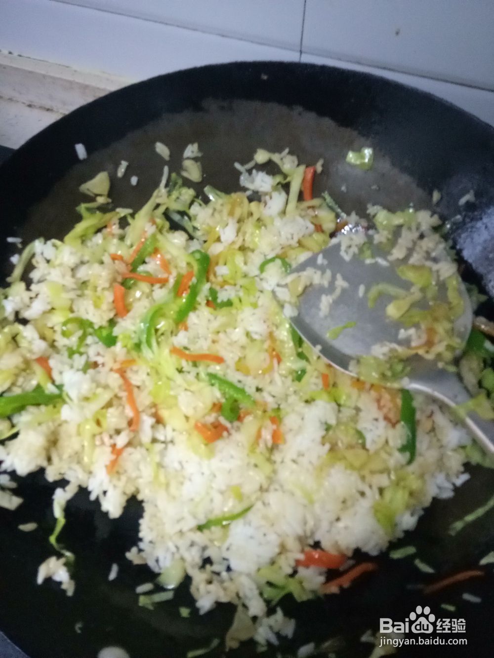 青椒包菜胡萝卜鸡蛋炒饭