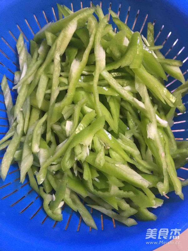 青椒炒河虾的做法