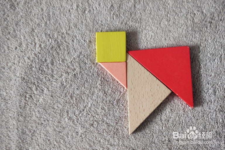 用七巧板怎样拼低下头的长颈鹿？