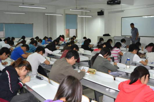 大学的最后一晚,怎样度过的