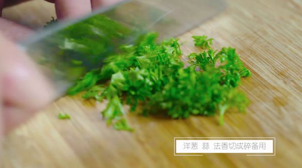 煎鸡胸肉配手工意面
