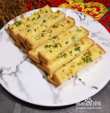 蒜香吐司条的做法