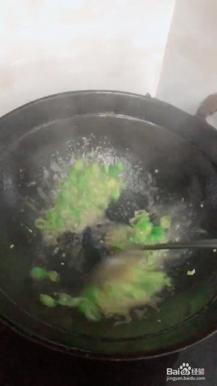 如何自制简单好吃的辣椒炒鸡蛋