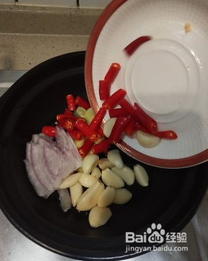 怎样制作出饭店级别的砂锅鱼头煲步骤