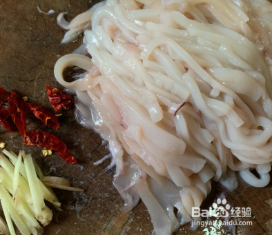 韭菜炒鱿鱼的做法