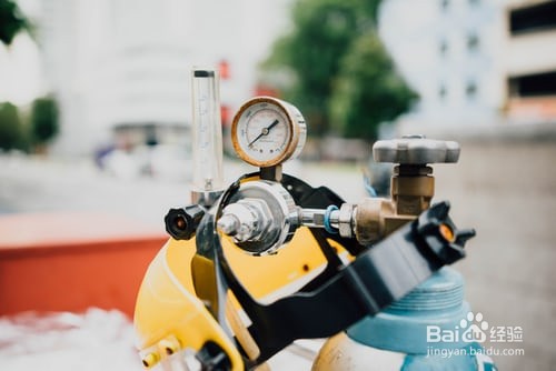 煤气罐拧紧怎么还漏气