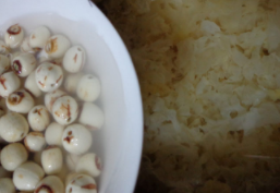 好喝的莲子银耳炖雪梨