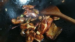 如何制作萝卜烧排骨