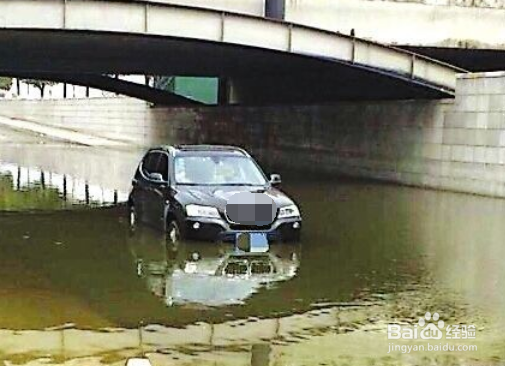 下雨天开车要注意什么