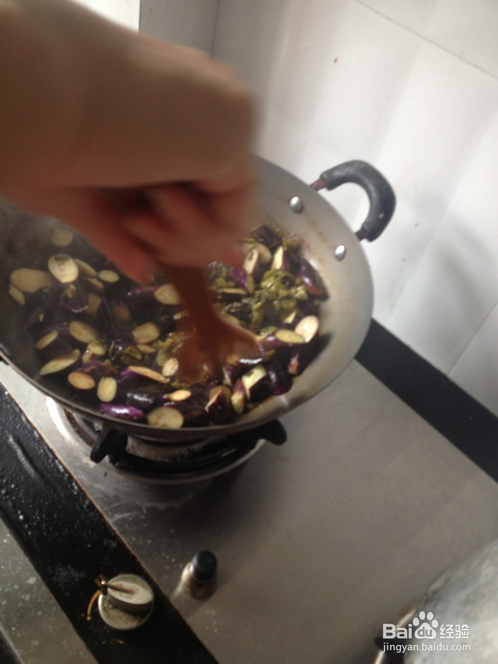 茄子炒咸菜的做法