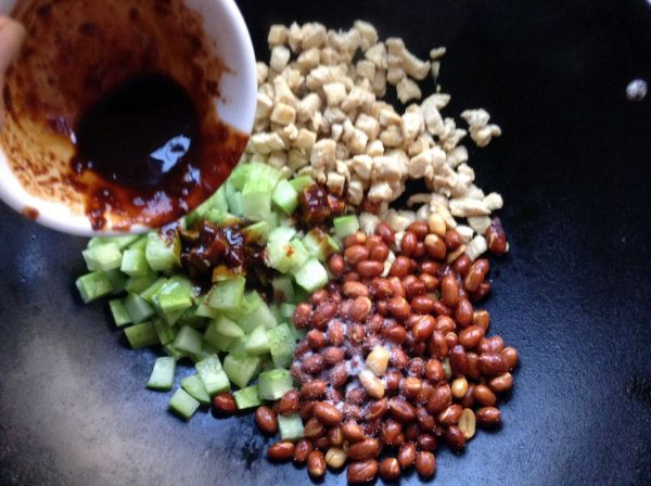 酱香味宫保鸡丁