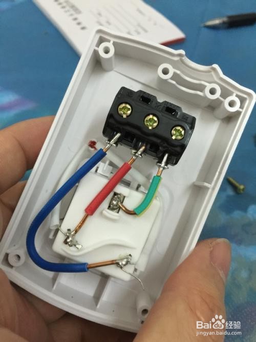 公牛装换插头怎么拆