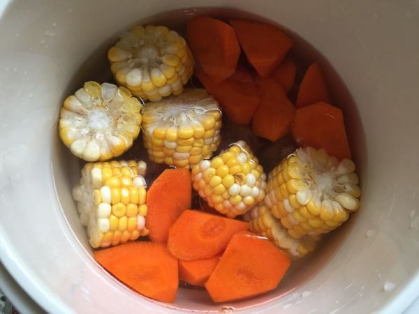 玉米萝卜炖排骨