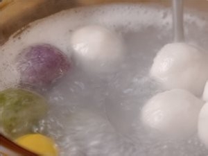 腊肉什锦汤圆的做法