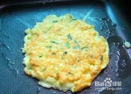 剩米饭别再炒了，这样做比炒米饭好吃一万倍！！