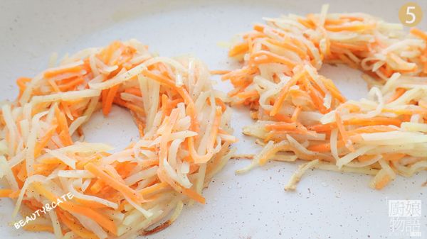 鸟巢土豆丝饼就做好啦