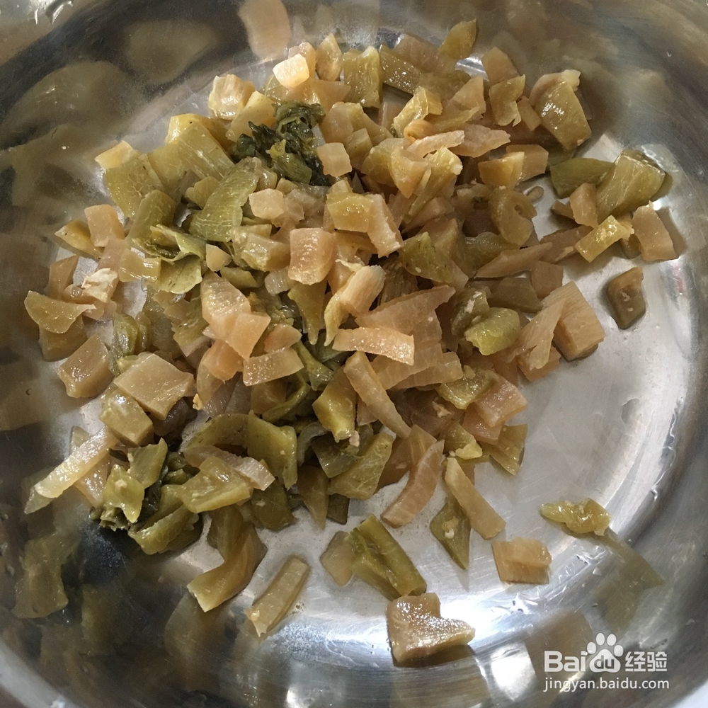 吃剩的咸菜和鸡肉丝怎么做成凉拌？