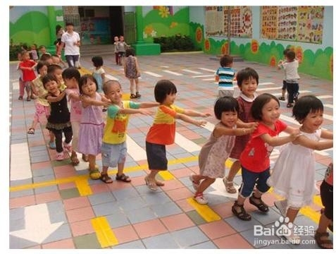 当宝宝和小朋友在一起玩的时候应该注意什么？