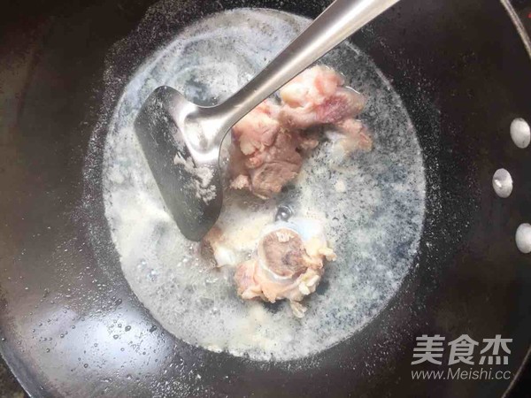 山药薏仁骨头汤