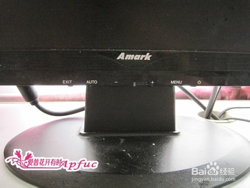 电脑开机时黑屏的几种原因