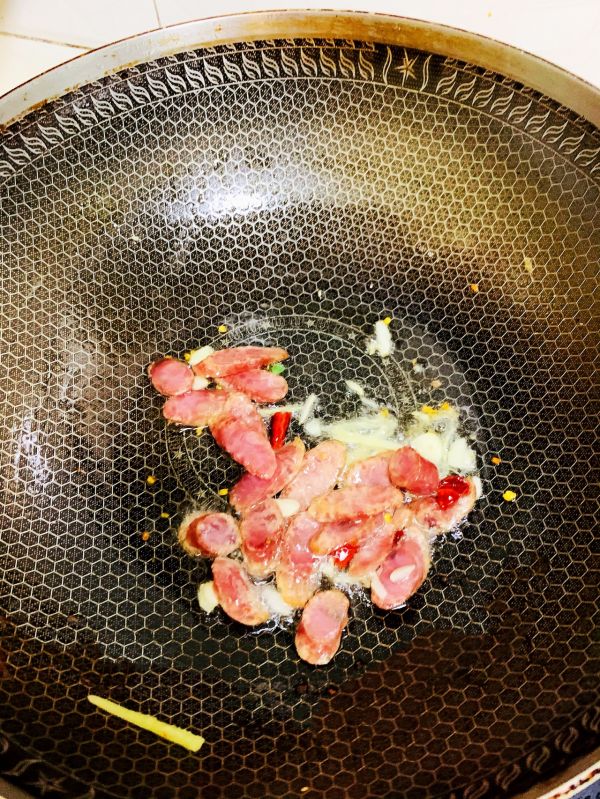 脆爽荷兰豆炒腊肠