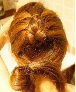 简单编发盘发教程打造别致蜈蚣辫花苞头