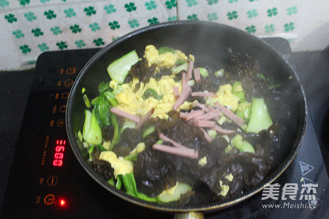 木耳炒杂蔬的做法