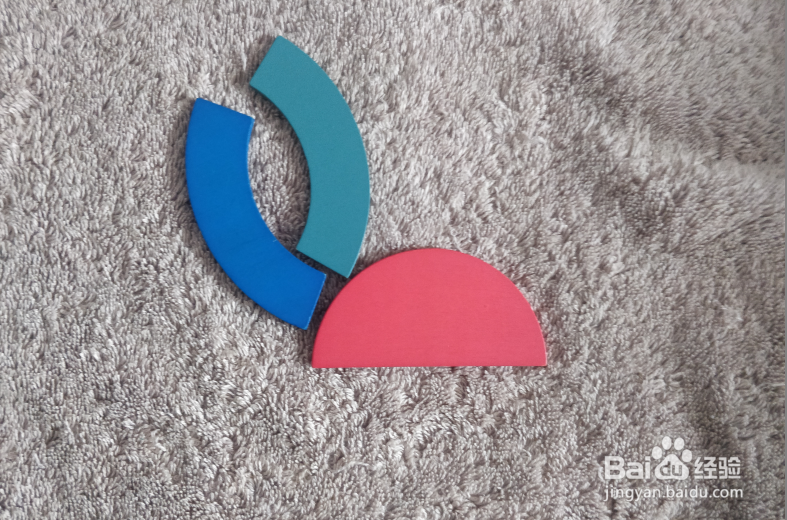 含两个大半圆的兔子用蒙氏积木怎样拼？